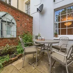 Centre Of Cotswolds Apartment Cheltenham