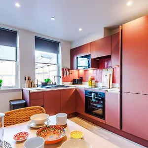 Luxury 2b Centre With Private Parking Apartment Chester