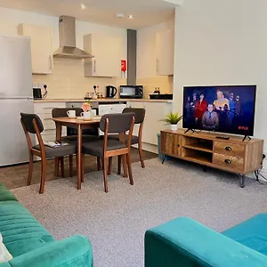 Spacious One Bedroom Next To Winter Gardens With Free On-site Parking, Apartment Blackpool