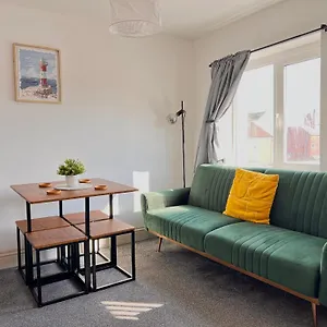 Two-bedroom Next To Winter Gardens With Free On-site Parking, Apartment Blackpool